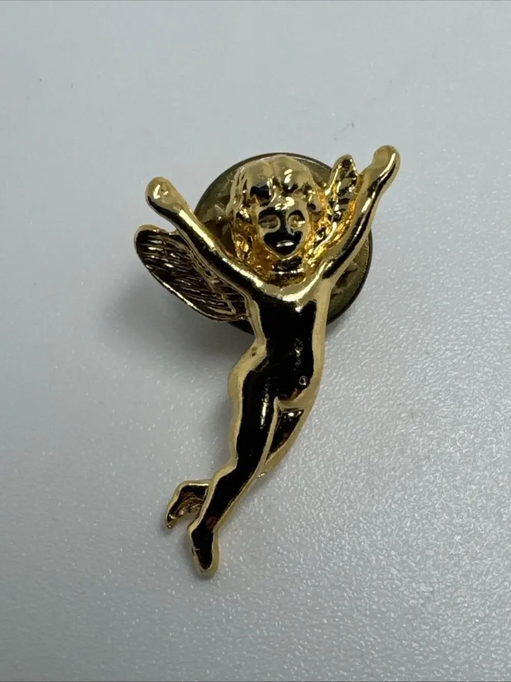 Cherub Angel Praising Gold Tone Vintage Lapel Pin